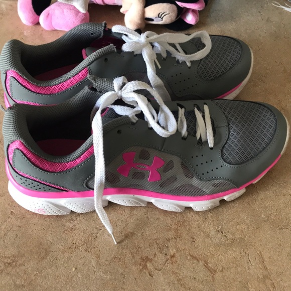 Under Armour Shoes - Like new under armour sneakers